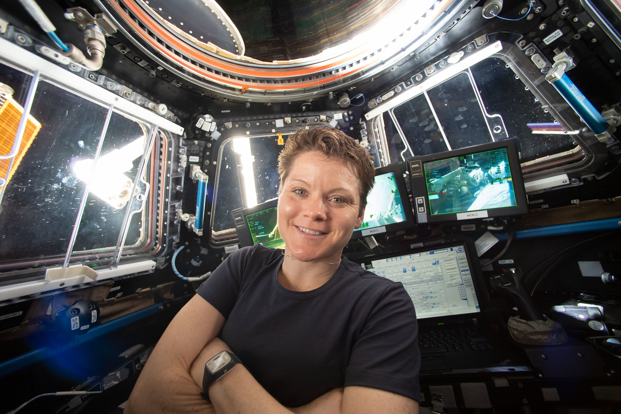 NASA-Astronautin Anne McClain auf der Internationalen Raumstation während der Expedition 59-Mission am 16. April 2019. McClains getrennt lebender Ehepartner hat kürzlich eine strafrechtliche Anschuldigung gegen die Astronautin erhoben, die derzeit untersucht wird.